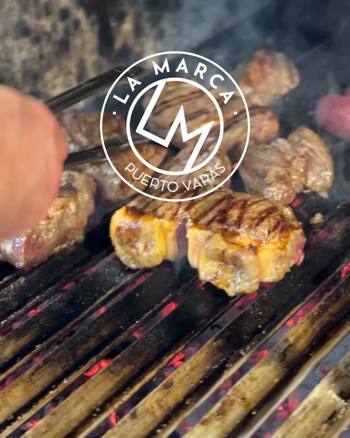 Cortes a las brasas en la parrilla de La Marca